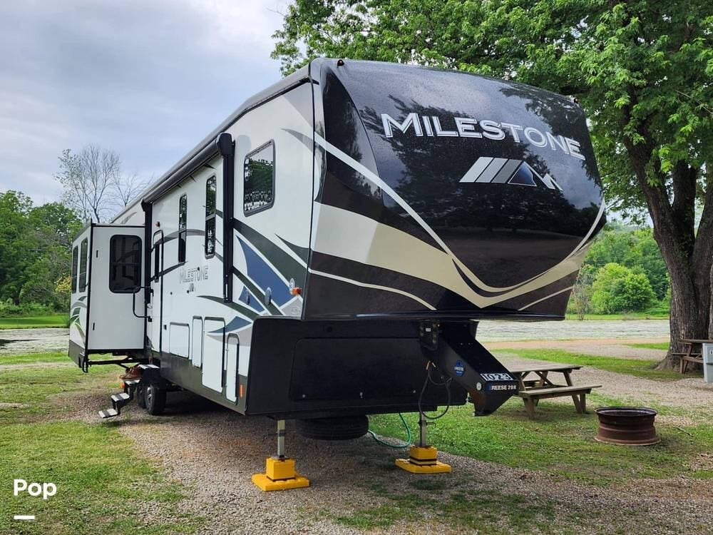2019 Heartland Milestone 377MB - Used Fifth Wheel For Sale by Pop RVs in Saint Clair, Missouri features Air Conditioning, Slideout, Awning