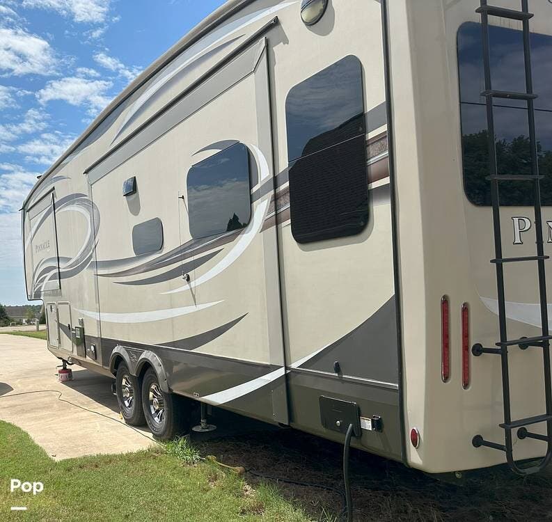 2019 Jayco Pinnacle 32RLTS - Used Fifth Wheel For Sale by Pop RVs in Russellville, Arkansas features Leveling Jacks, Awning, Slideout, Air Conditioning