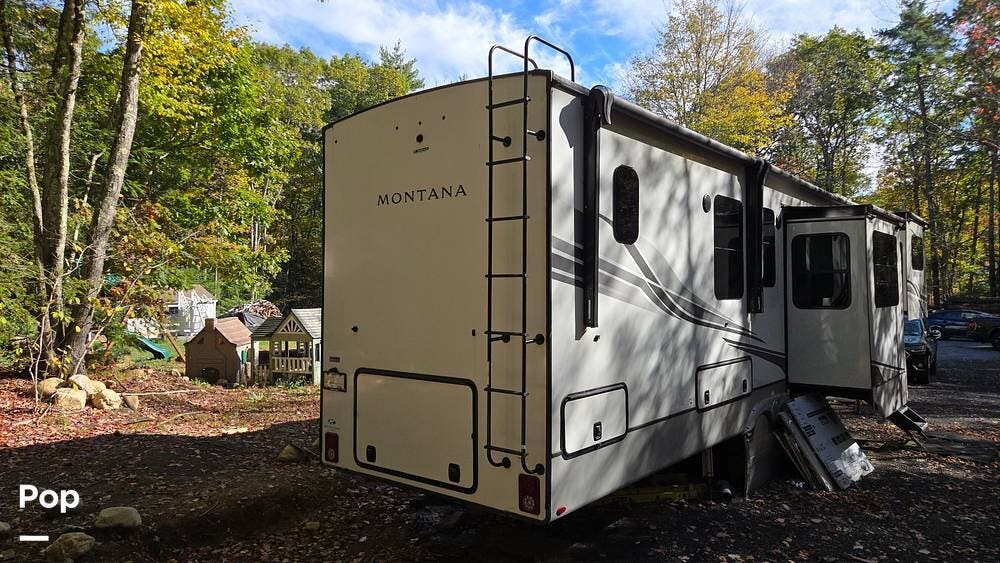 2023 Keystone Montana 3761FL - Used Fifth Wheel For Sale by Pop RVs in Kingston, New Hampshire features Awning, Air Conditioning, Leveling Jacks, Slideout
