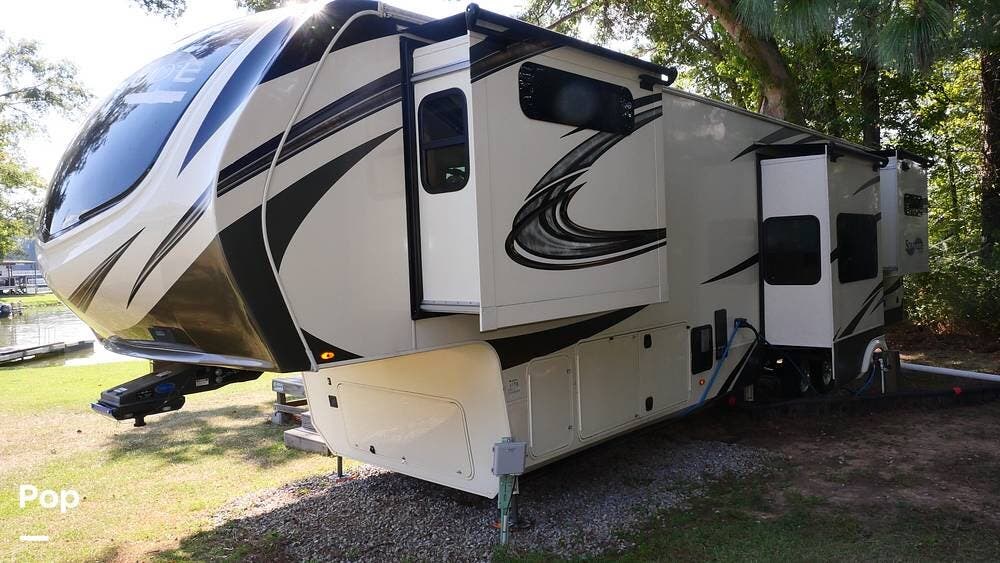 2021 Grand Design Solitude 390RK-R - Used Fifth Wheel For Sale by Pop RVs in Trussville, Alabama features Leveling Jacks, Slideout, Air Conditioning, Awning