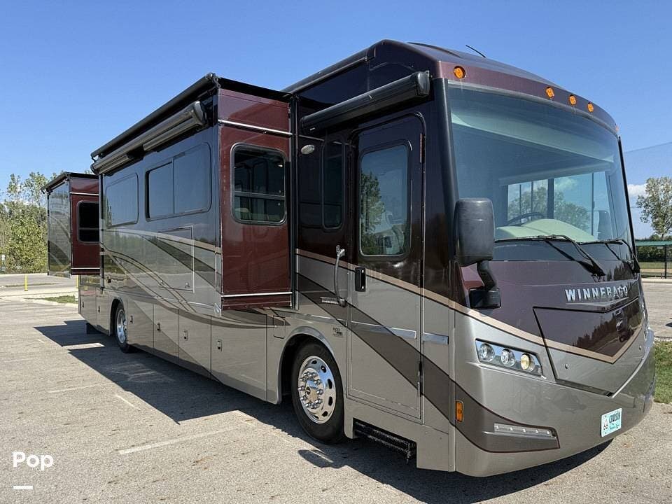2017 Winnebago Forza 36G - Used Diesel Pusher For Sale by Pop RVs in Powell, Ohio features Leveling Jacks, Air Conditioning, Awning, Slideout, Generator