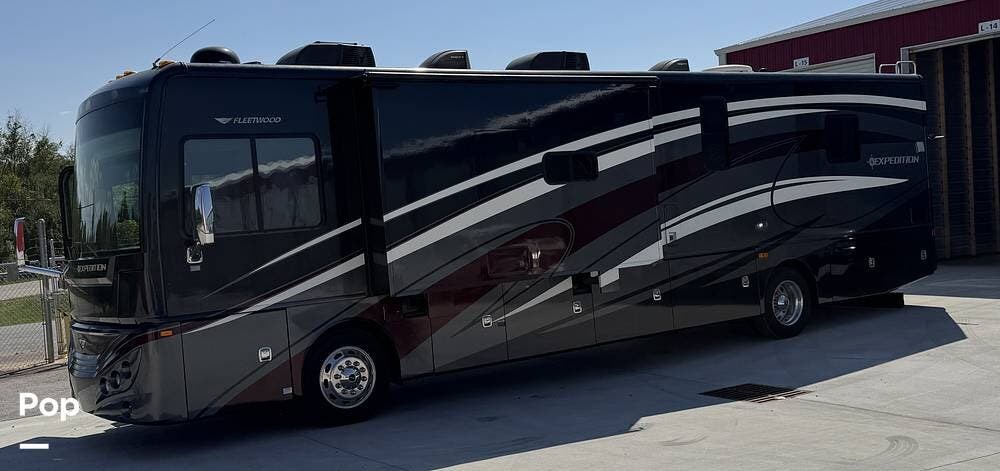 2014 Fleetwood Expedition 38B - Used Diesel Pusher For Sale by Pop RVs in Estill Springs, Tennessee features Generator, Air Conditioning, Slideout, Leveling Jacks, Awning
