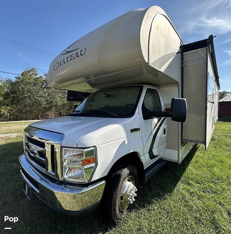 2018 Chateau 31W by Thor Motor Coach from Pop RVs in Frankfort, Kentucky