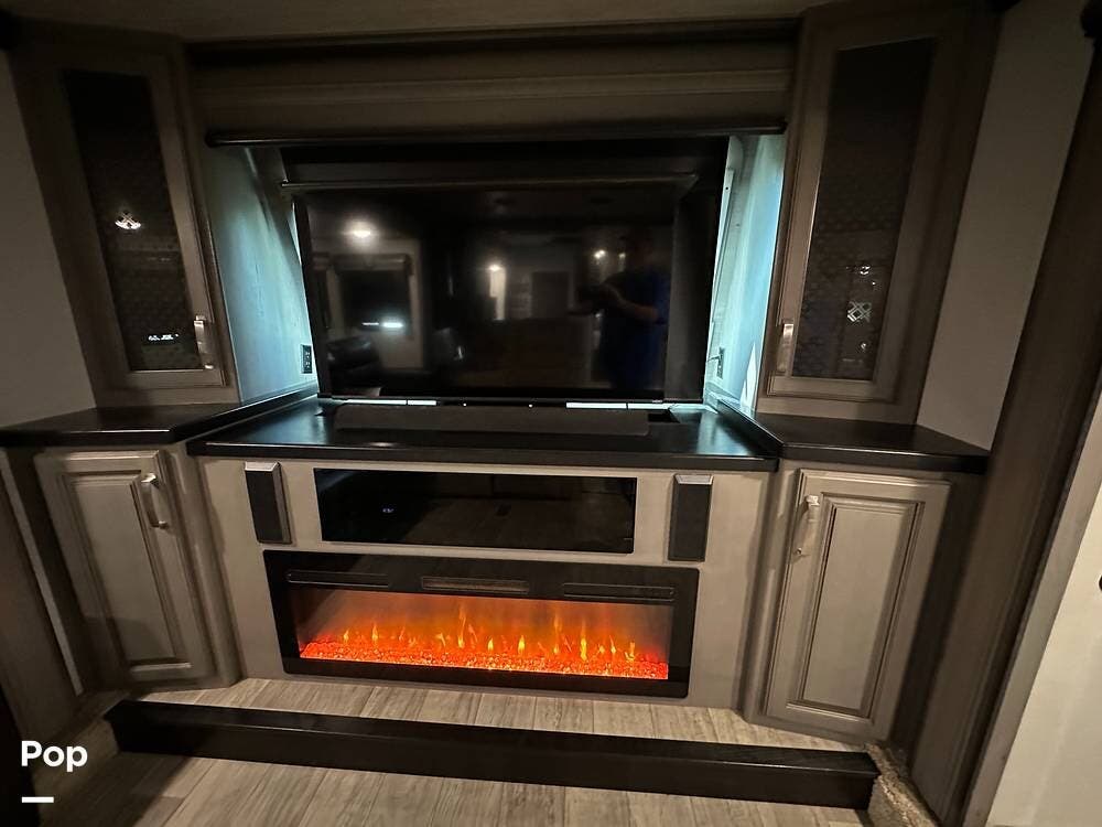 2021 Keystone Montana 3761FL - Used Fifth Wheel For Sale by Pop RVs in Cat Spring, Texas features Air Conditioning, Leveling Jacks, Slideout, Awning