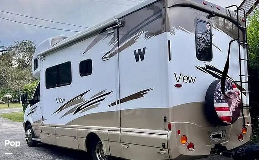 2011 Winnebago View 24K - Used Class C For Sale by Pop RVs in Newburgh, New York features Generator, Awning, Slideout, Air Conditioning