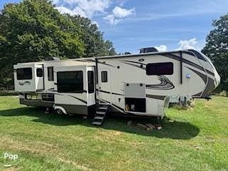2019 Solitude 375RES by Grand Design from Pop RVs in Oakland, Maryland