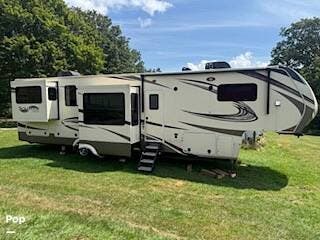 2019 Grand Design Solitude 375RES - Used Fifth Wheel For Sale by Pop RVs in Oakland, Maryland features Air Conditioning, Leveling Jacks, Awning, Slideout