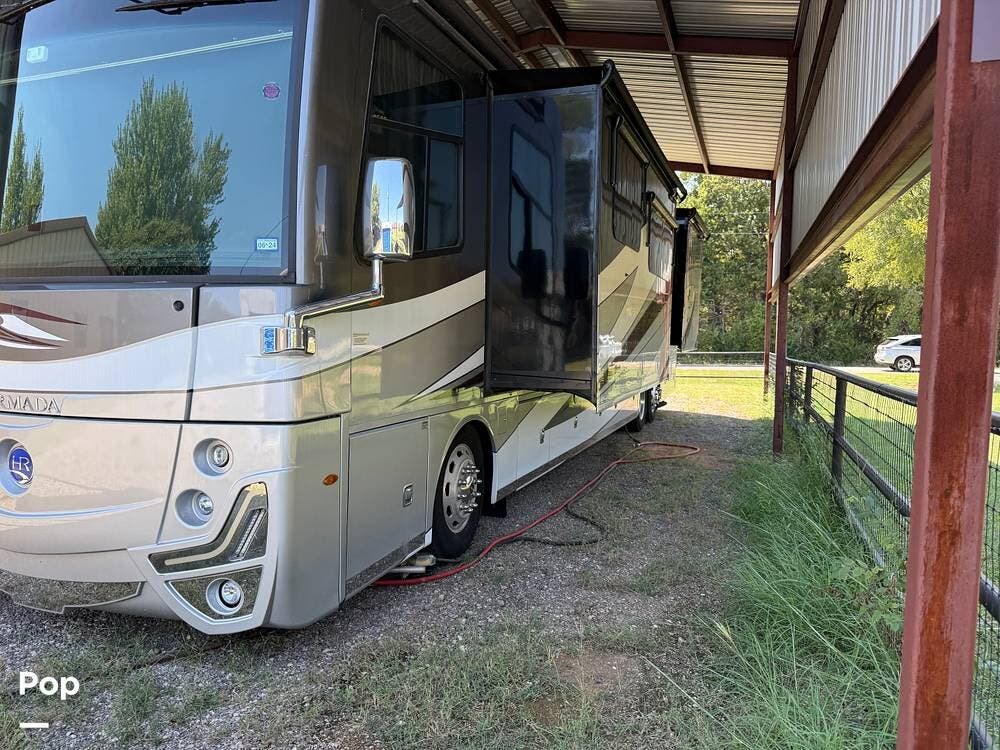 2021 Holiday Rambler Armada 44LE - Used Diesel Pusher For Sale by Pop RVs in Burleson, Texas features Awning, Slideout, Leveling Jacks, Air Conditioning, Generator