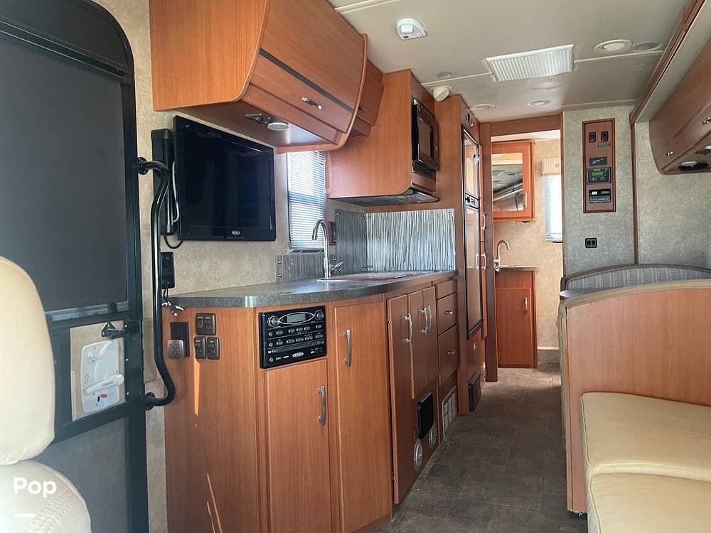 2012 Itasca Navion 24M - Used Class C For Sale by Pop RVs in Los Lunas, New Mexico features Slideout, Awning, Air Conditioning, Generator