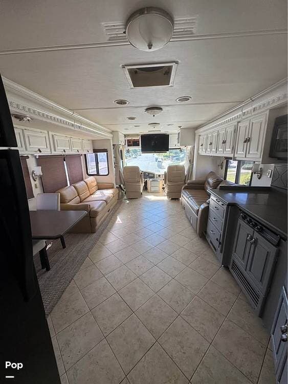 2007 Tiffin Phaeton 40QDH - Used Diesel Pusher For Sale by Pop RVs in Vacaville, California features Awning, Leveling Jacks, Generator, Slideout, Air Conditioning