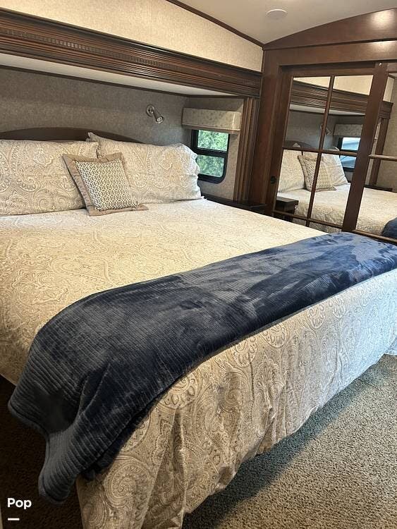 2017 Pinnacle 36KPTS by Jayco from Pop RVs in Calverton, New York