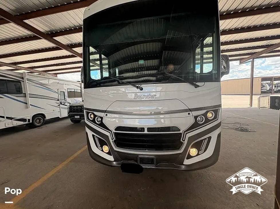 2024 Fleetwood Bounder 35K - Used Class A For Sale by Pop RVs in Liberty Hill, Texas features Awning, Slideout, Generator, Air Conditioning, Leveling Jacks