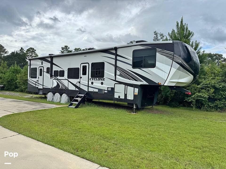 2020 Heartland Cyclone 4101 - Used Toy Hauler For Sale by Pop RVs in Conway, South Carolina features Slideout, Generator, Leveling Jacks, Air Conditioning, Awning