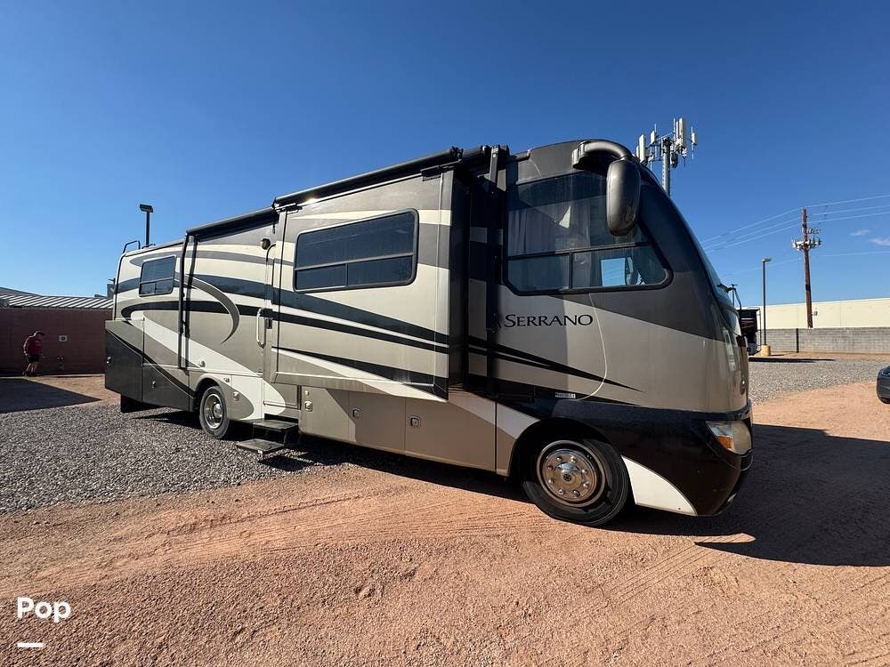 2010 Thor Motor Coach Serrano 31V - Used Diesel Pusher For Sale by Pop RVs in Tempe, Arizona features Awning, Leveling Jacks, Generator, Slideout, Air Conditioning