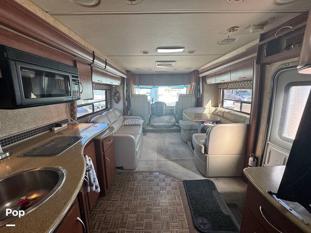 2010 Serrano 31V by Thor Motor Coach from Pop RVs in Tempe, Arizona