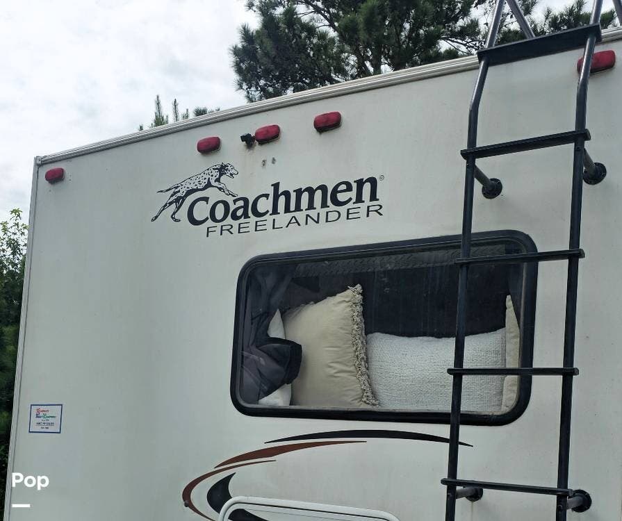 2014 Coachmen Freelander 22QB - Used Class C For Sale by Pop RVs in Winnabow, North Carolina features Slideout