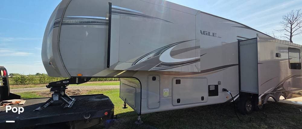 2018 Jayco Eagle 317RLOK - Used Fifth Wheel For Sale by Pop RVs in Calera, Oklahoma features Slideout, Leveling Jacks, Air Conditioning, Awning