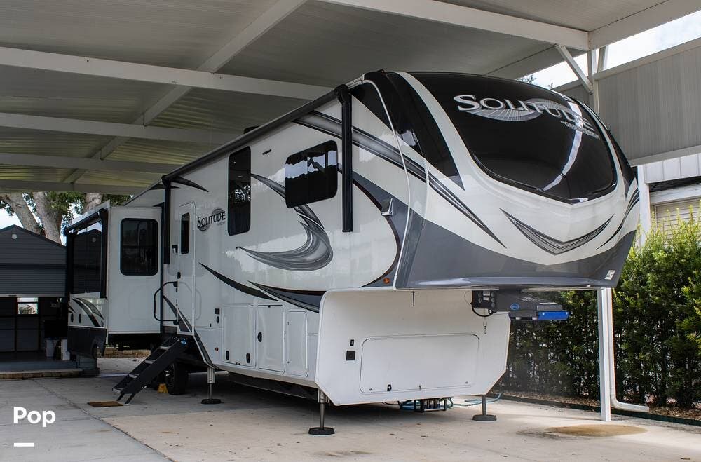 2022 Grand Design Solitude 378MBS - Used Fifth Wheel For Sale by Pop RVs in Davenport, Florida features Leveling Jacks, Air Conditioning, Generator, Awning, Slideout