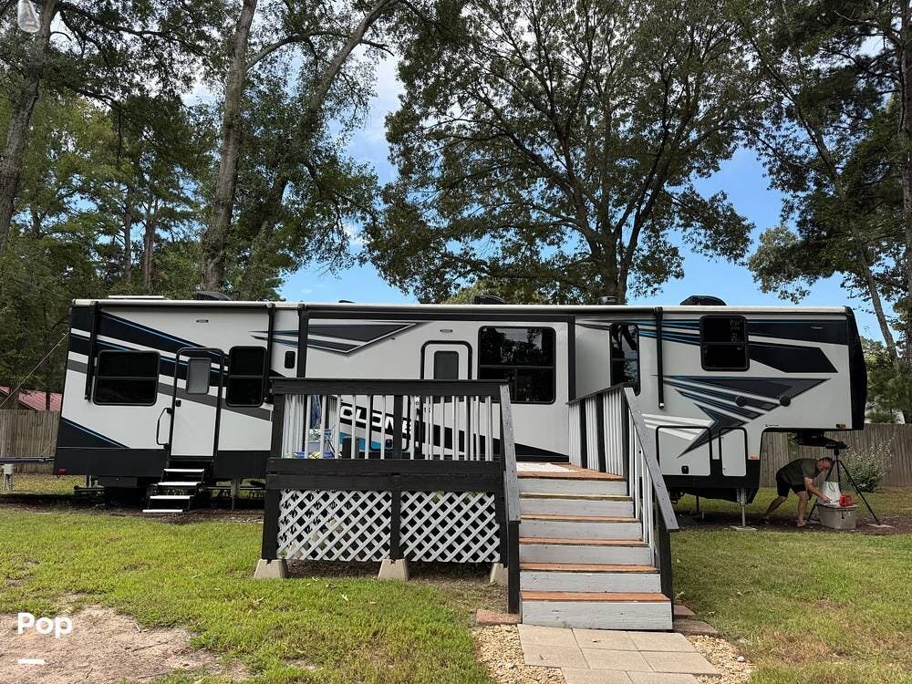2023 Heartland Cyclone 4006 - Used Toy Hauler For Sale by Pop RVs in Troup, Texas features Generator, Awning, Slideout, Air Conditioning