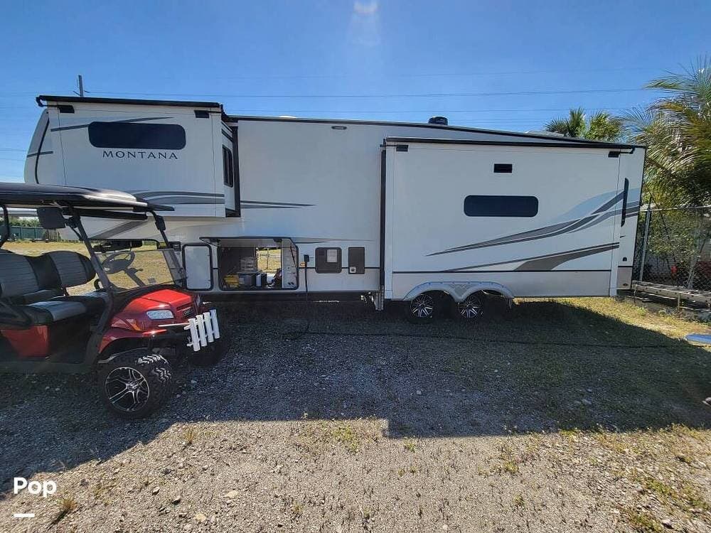 2023 Keystone Montana 3123RL - Used Fifth Wheel For Sale by Pop RVs in Moore Haven, Florida features Air Conditioning, Slideout