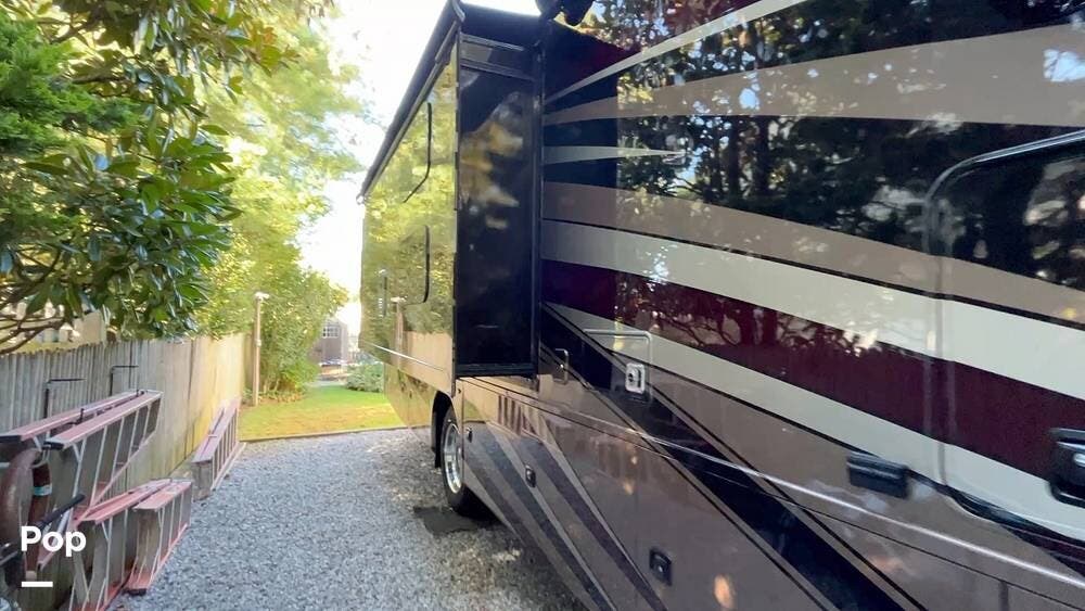 2019 Miramar 37.1 by Thor Motor Coach from Pop RVs in Greenlawn, New York