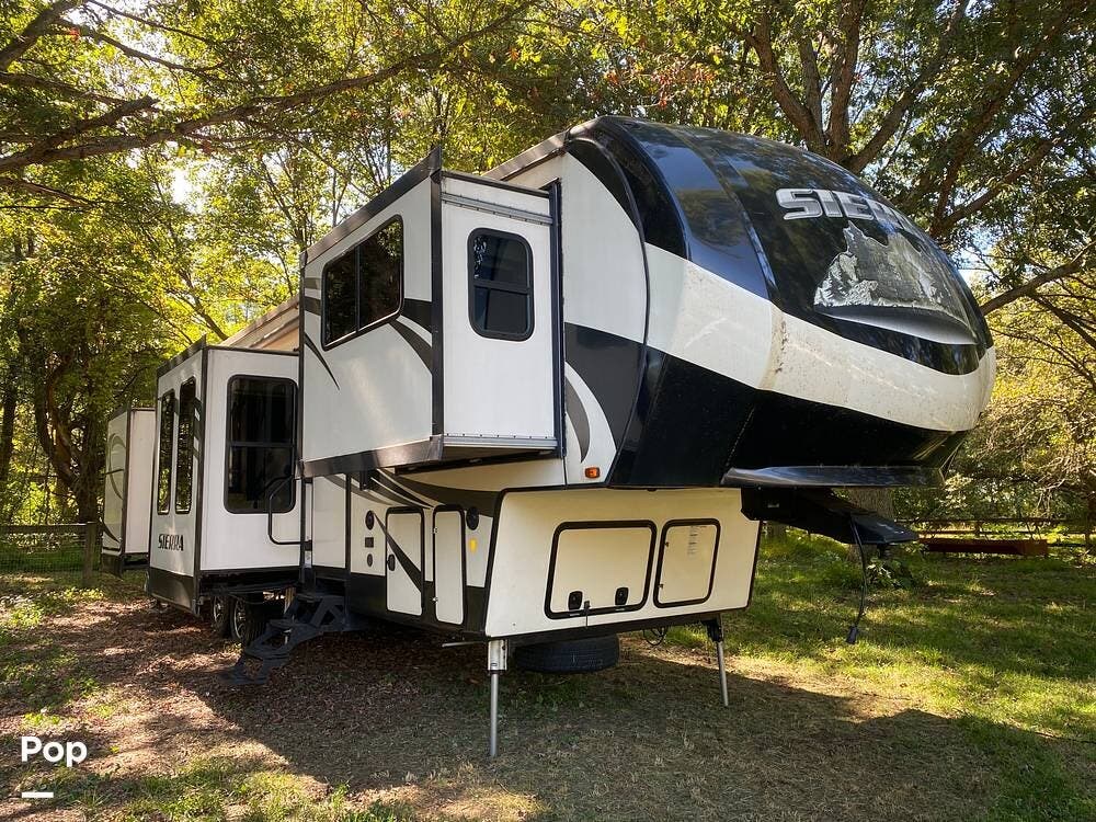 2018 Forest River Sierra 379FLOK - Used Fifth Wheel For Sale by Pop RVs in Mount Joy, Pennsylvania features Air Conditioning, Awning, Slideout, Leveling Jacks