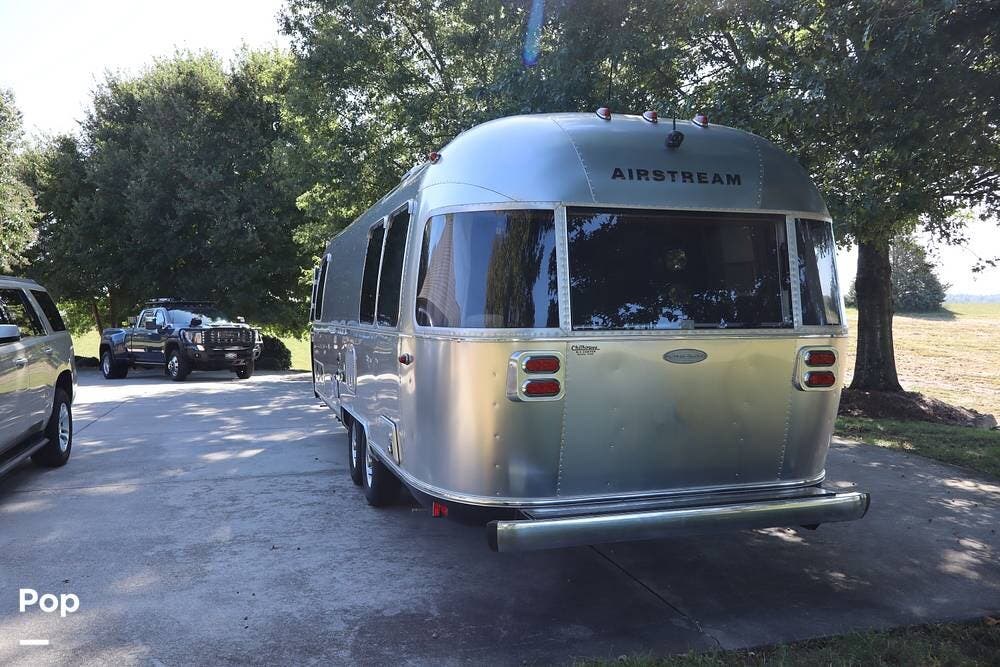 Used 2018 Airstream Flying Cloud 27FB TWIN available in Clarkesville, Georgia
