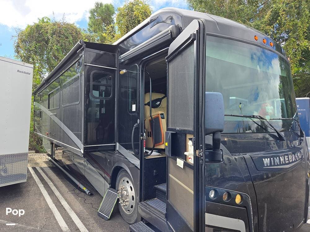2018 Winnebago Forza 38W - Used Diesel Pusher For Sale by Pop RVs in Tampa, Florida features Air Conditioning, Slideout, Generator, Leveling Jacks