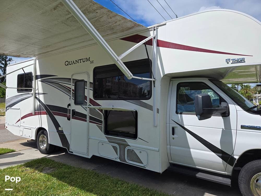 2019 Thor Motor Coach Quantum SE28 - Used Class C For Sale by Pop RVs in St Pete Beach, Florida features Slideout, Air Conditioning, Generator