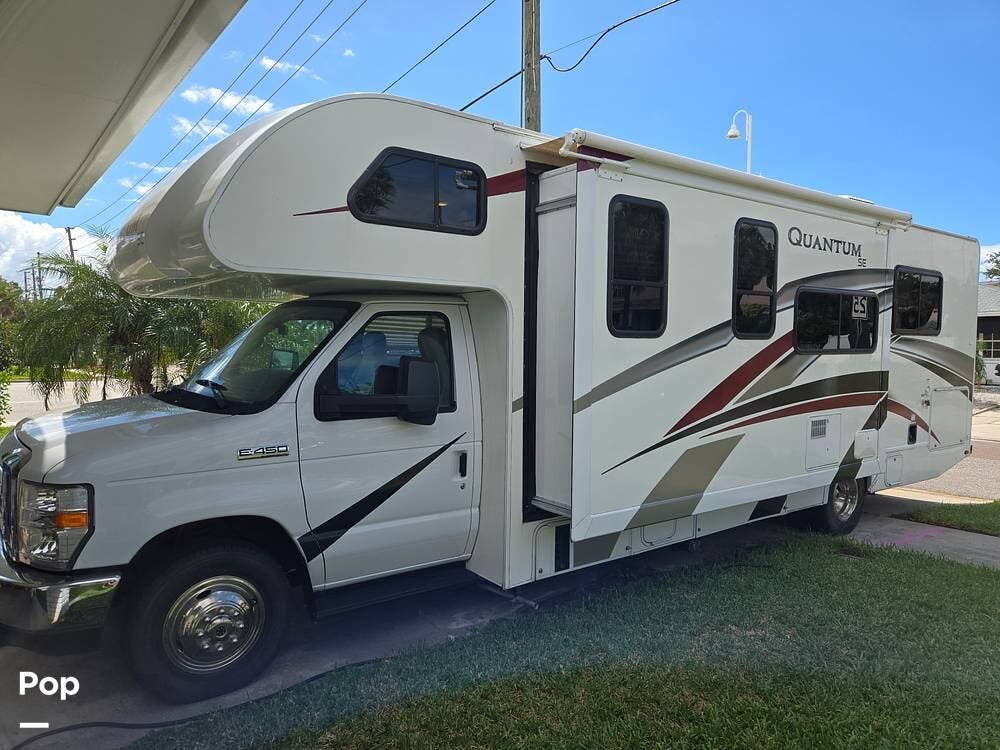 2019 Thor Motor Coach Quantum SE28 - Used Class C For Sale by Pop RVs in St Pete Beach, Florida features Slideout, Generator, Air Conditioning