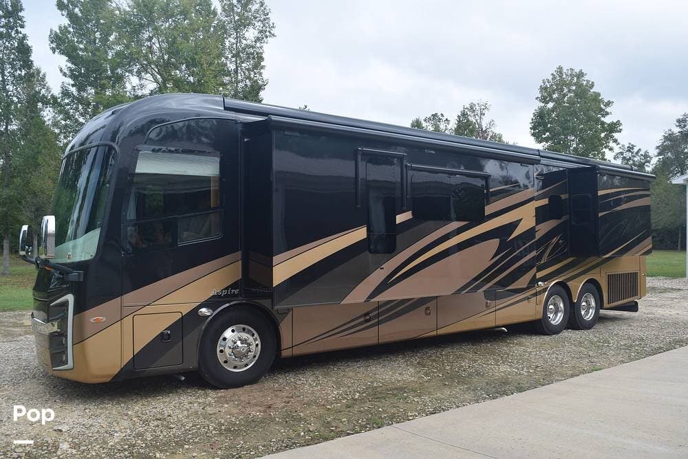 2017 Entegra Coach Aspire 42DEQ - Used Diesel Pusher For Sale by Pop RVs in Marianna, Florida features Awning, Leveling Jacks, Generator, Slideout, Air Conditioning