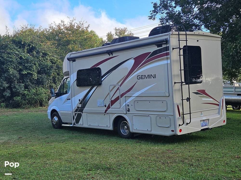 2019 Thor Motor Coach Gemini 24TF - Used Class C For Sale by Pop RVs in Mooresville, North Carolina features Slideout