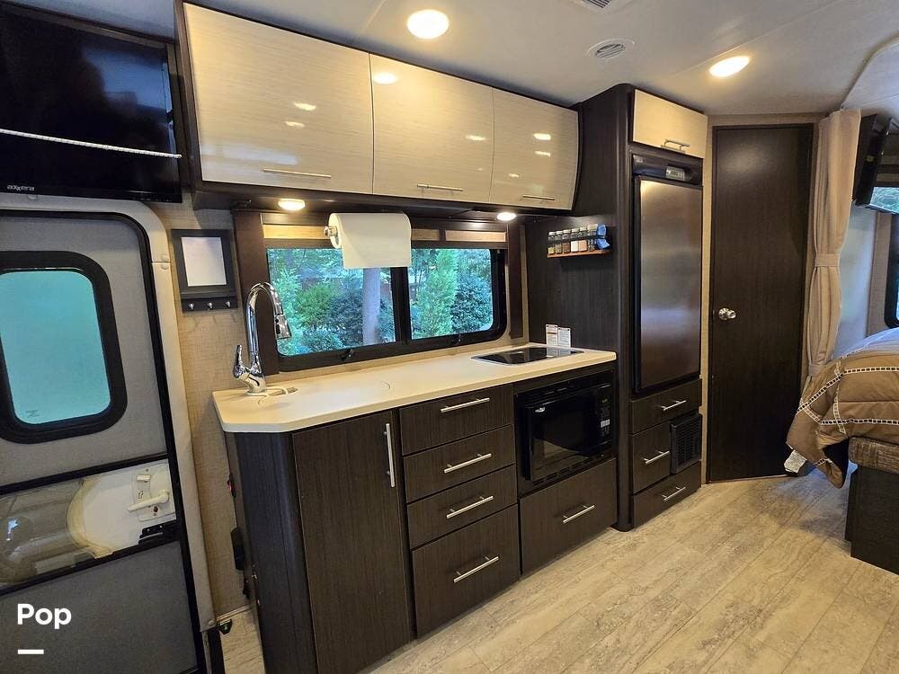 2019 Gemini 24TF by Thor Motor Coach from Pop RVs in Mooresville, North Carolina