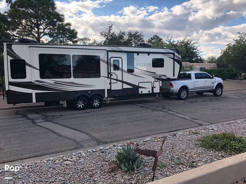 2019 Keystone Alpine 3400RS - Used Fifth Wheel For Sale by Pop RVs in Rio Rancho, New Mexico features Awning, Leveling Jacks, Air Conditioning, Slideout