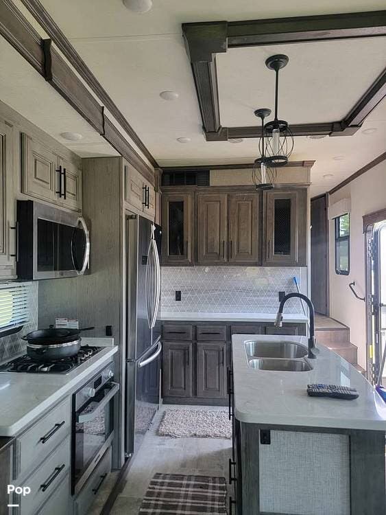 2021 Heartland Bighorn BH 3375SS - Used Fifth Wheel For Sale by Pop RVs in Onaway, Michigan features Slideout, Awning, Air Conditioning, Leveling Jacks