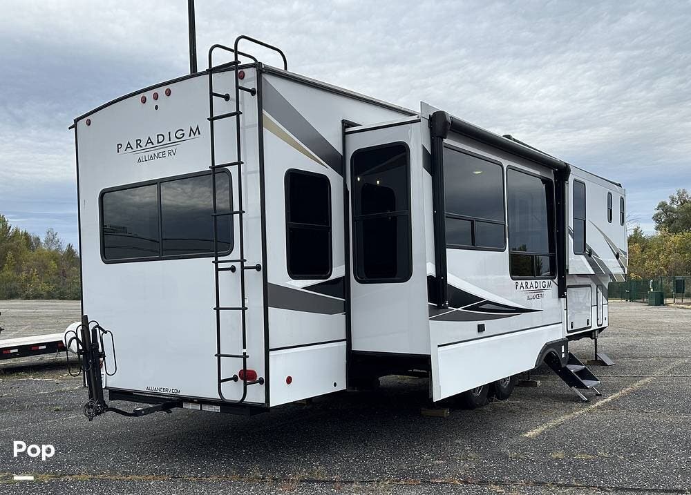 2022 Alliance RV Paradigm 370FB - Used Fifth Wheel For Sale by Pop RVs in Houghton Lake, Michigan features Leveling Jacks, Slideout, Awning, Air Conditioning