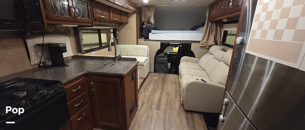 2015 Chateau 35SB by Thor Motor Coach from Pop RVs in Weatherford, Texas