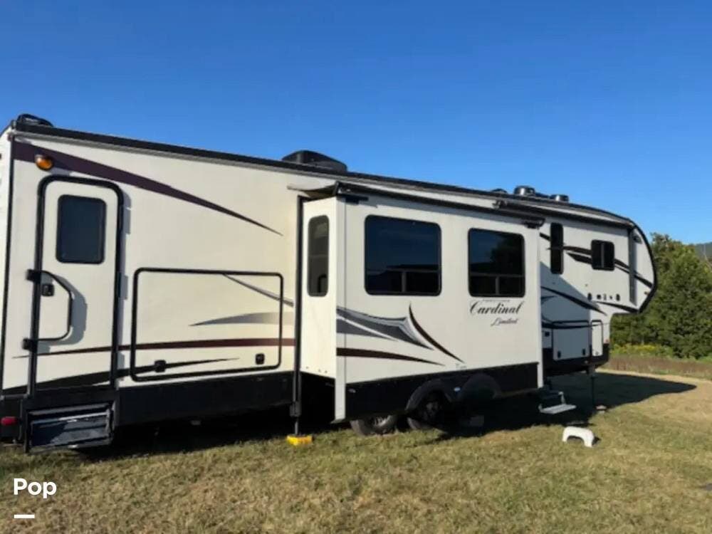 2020 Forest River Cardinal Limited 3830BHLE - Used Fifth Wheel For Sale by Pop RVs in Keezletown, Virginia features Air Conditioning, Awning, Slideout
