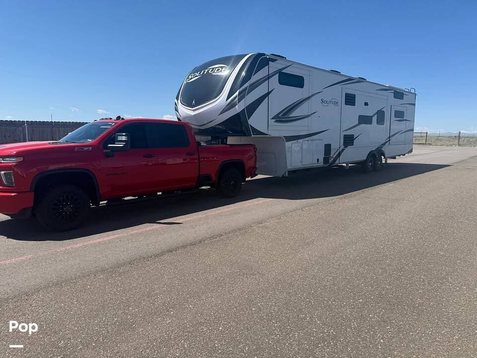 2023 Grand Design Solitude 391DL - Used Fifth Wheel For Sale by Pop RVs in Aurora, Colorado features Air Conditioning, Slideout, Awning