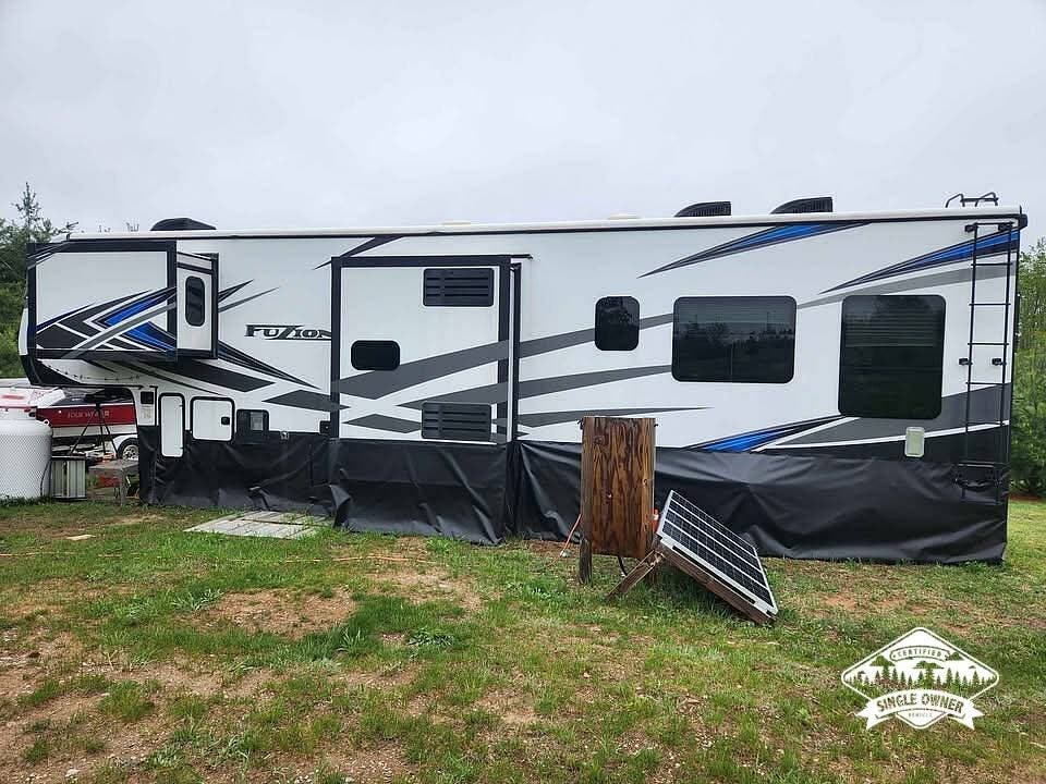2021 Keystone Fuzion 373 - Used Toy Hauler For Sale by Pop RVs in Petoskey, Michigan features Awning, Slideout, Generator, Air Conditioning