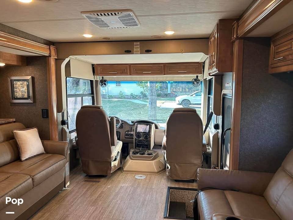 2019 Thor Motor Coach Challenger 35MQ - Used Class A For Sale by Pop RVs in Gallion, Alabama features Generator, Slideout, Leveling Jacks, Air Conditioning, Awning