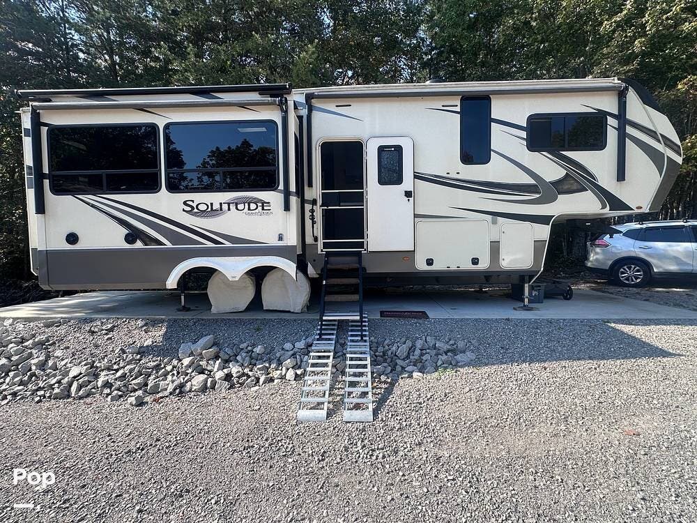 2021 Grand Design Solitude 2930RL - Used Fifth Wheel For Sale by Pop RVs in Spencer, Tennessee features Slideout