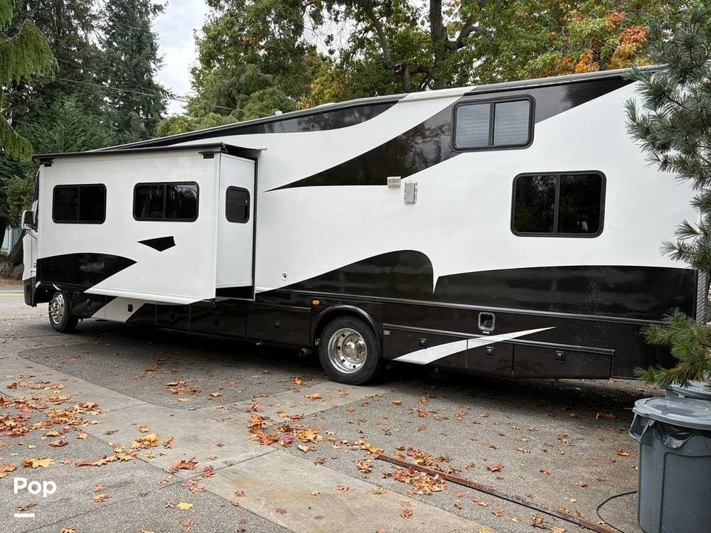 2010 Damon Outlaw 3611 - Used Toy Hauler For Sale by Pop RVs in Mountlake Terrace, Washington features Awning, Leveling Jacks, Generator, Slideout, Air Conditioning