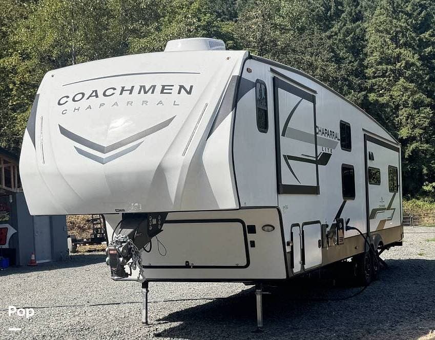 2025 Forest River Chaparral Lite 30BHS - Used Fifth Wheel For Sale by Pop RVs in Lebanon, Oregon features Awning, Slideout, Air Conditioning, Leveling Jacks