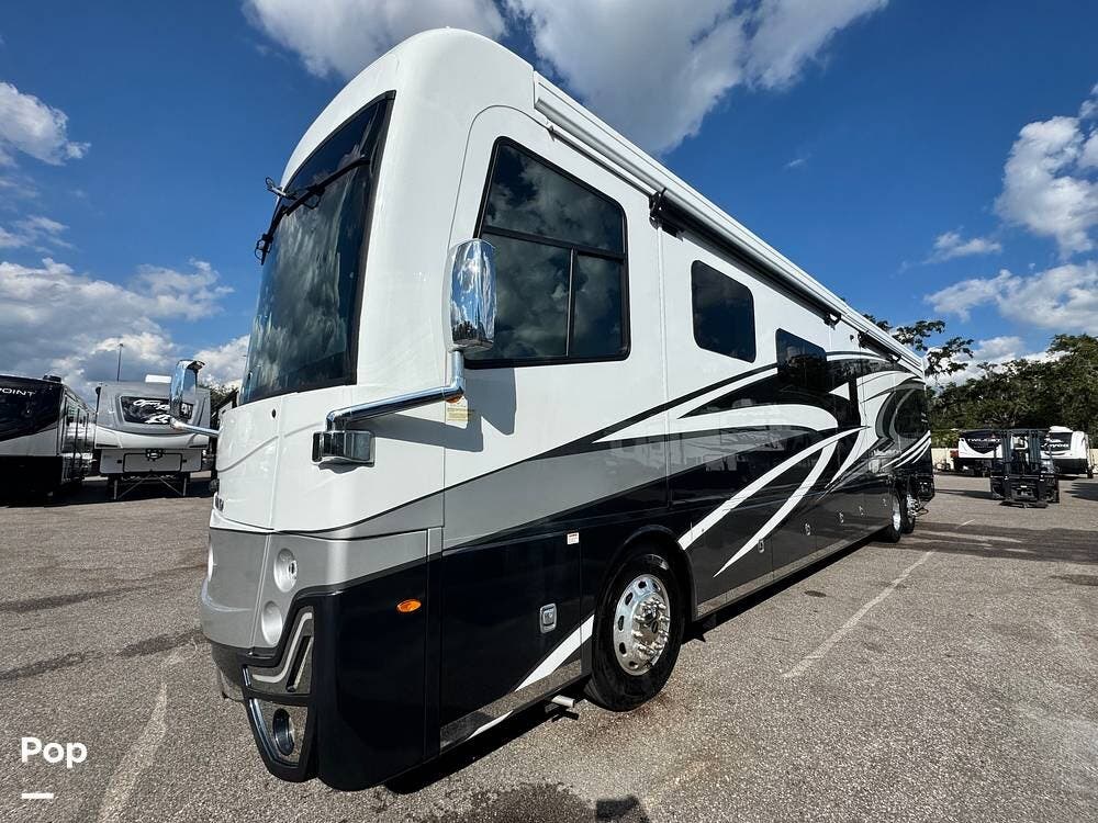 2022 Holiday Rambler Armada 44LE - Used Diesel Pusher For Sale by Pop RVs in Dover, Florida features Air Conditioning, Generator, Leveling Jacks, Slideout, Awning