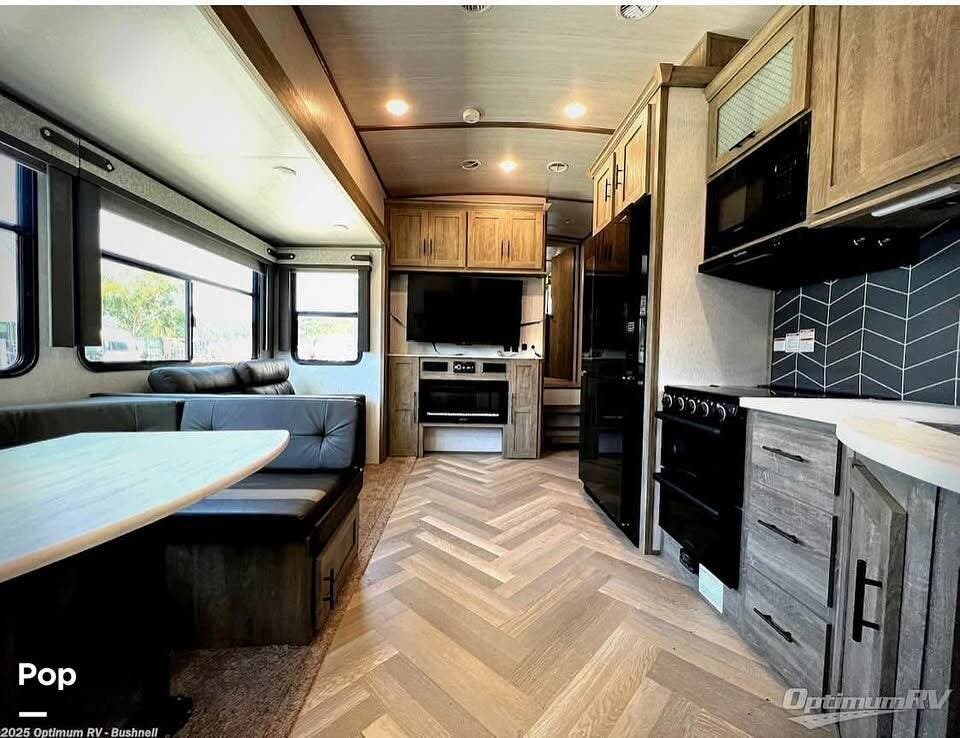 2022 Forest River Heritage Glen 356QB - Used Fifth Wheel For Sale by Pop RVs in Temple, Texas features Leveling Jacks, Air Conditioning, Awning, Slideout
