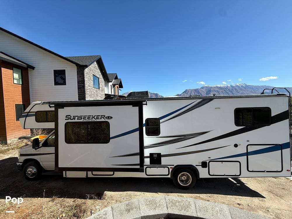 2022 Forest River Sunseeker LE 3250DS - Used Class C For Sale by Pop RVs in Lehi, Utah features Slideout, Air Conditioning, Generator