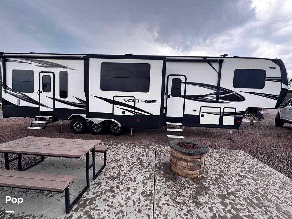 2018 Dutchmen Voltage 3805 - Used Toy Hauler For Sale by Pop RVs in Sedalia, Colorado features Air Conditioning, Slideout, Generator, Awning