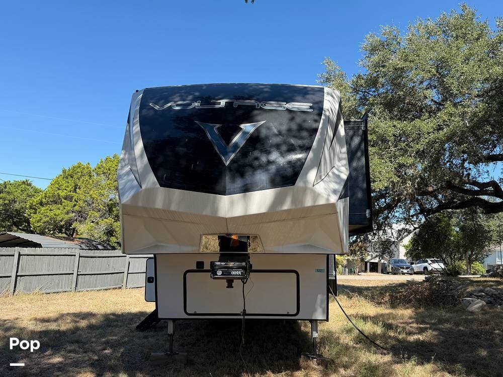 2020 Dutchmen Voltage 4185 - Used Toy Hauler For Sale by Pop RVs in Canyon Lake, Texas features Generator, Air Conditioning, Slideout
