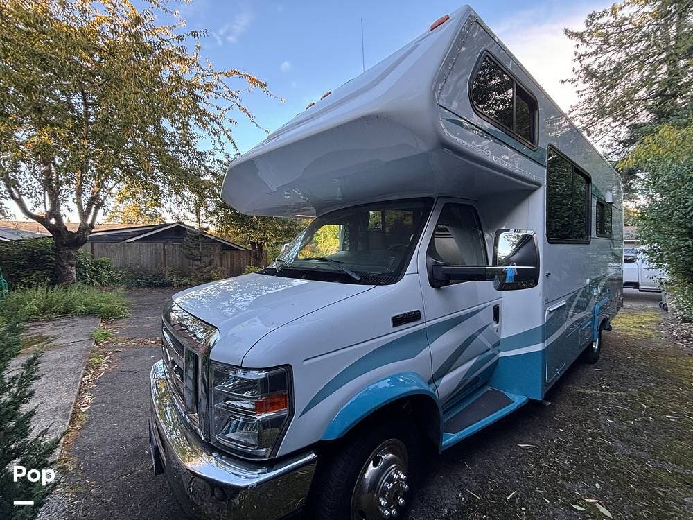 2015 Lazy Daze 24&#39; FD - Used Class C For Sale by Pop RVs in Lake Oswego, Oregon features Awning, Generator, Air Conditioning